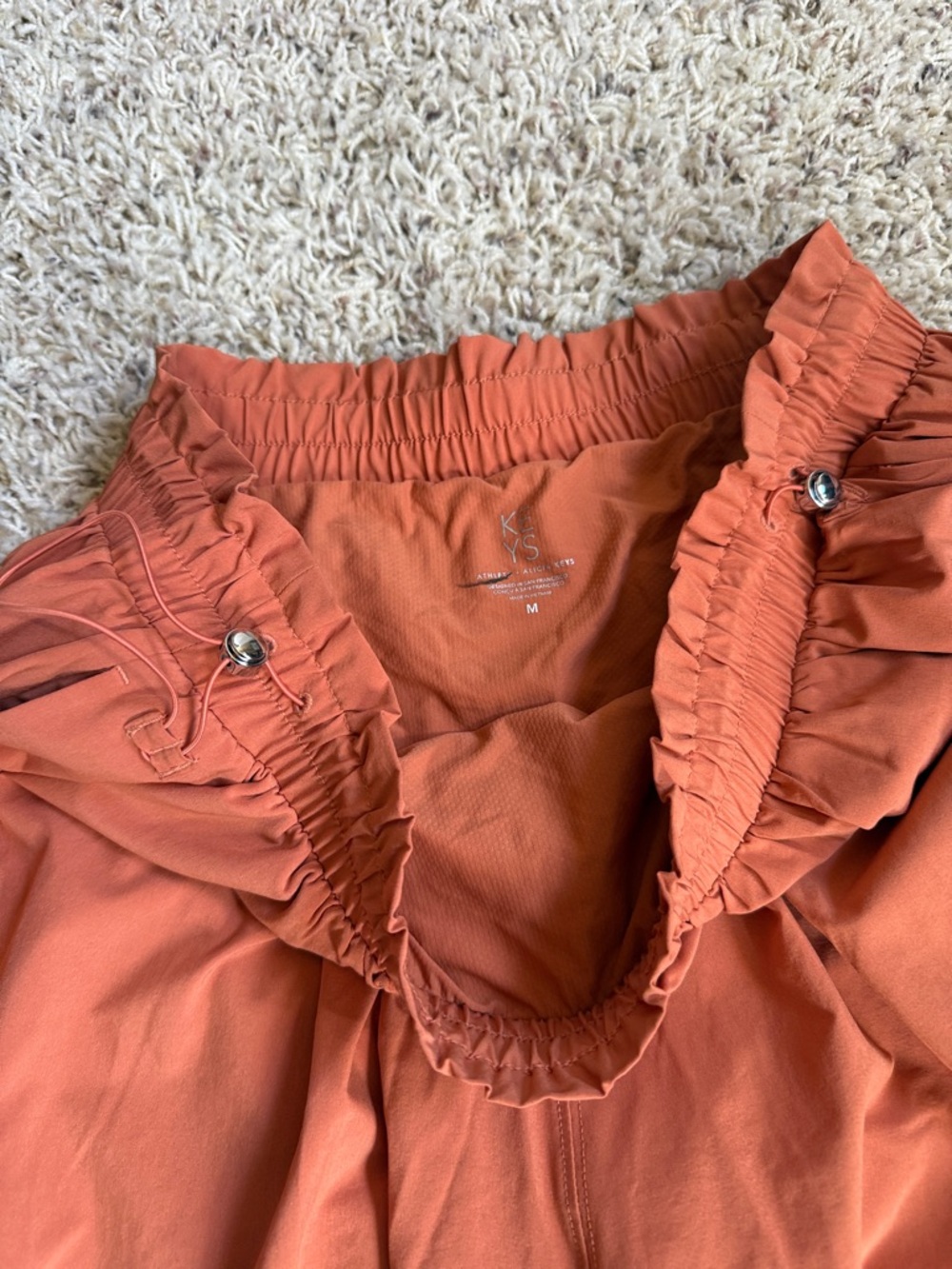 Athleta Alicia Keys Enlighten Flutter Shorts M - Picture 4 of 4